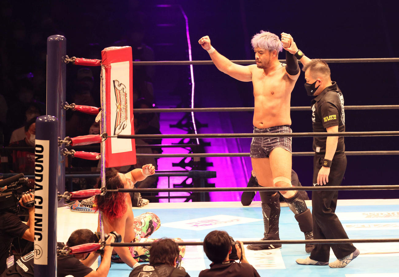 新日本プロレス「G1 CLIMAX31」第2試合　KENTA対高橋ヒロム（左）（撮影・加藤孝規）