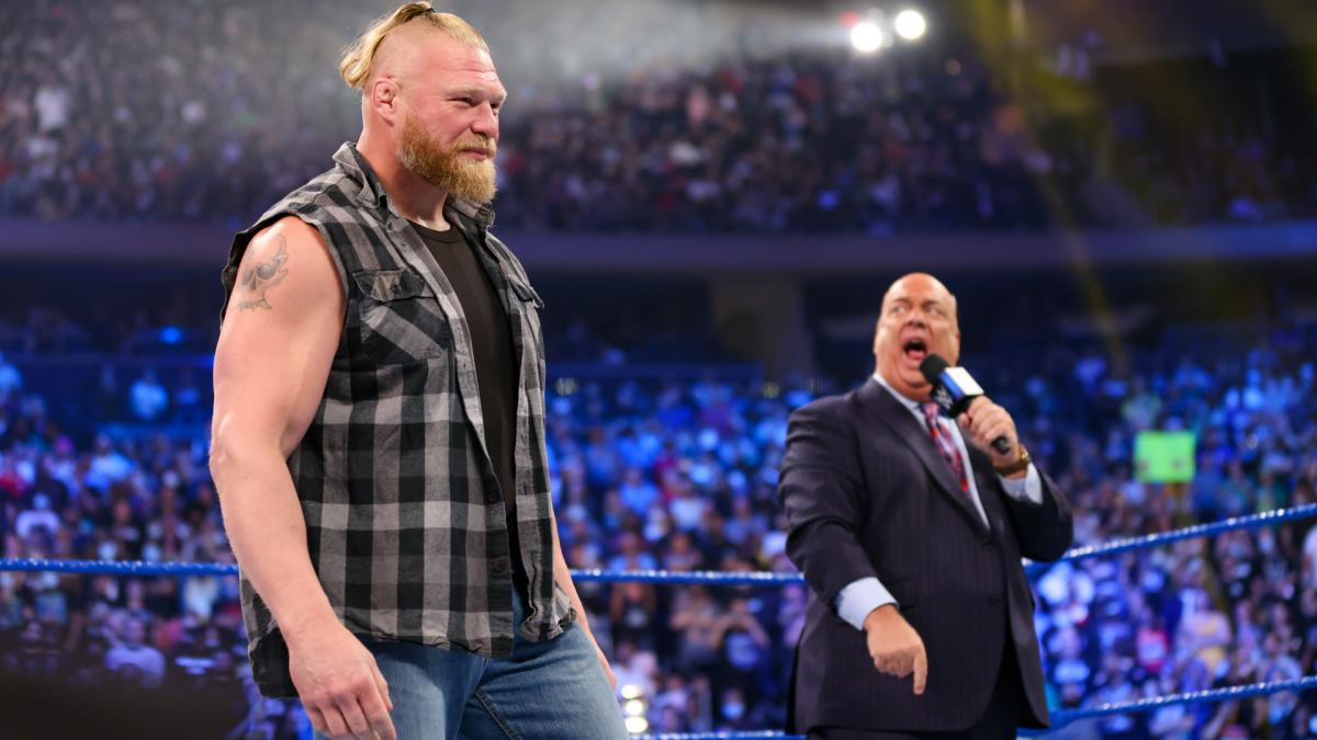 元代理人ポール・ヘイマン（右）の目の前に姿をみせたブロック・レスナー（C）2021 WWE, Inc. All Rights Reserved.