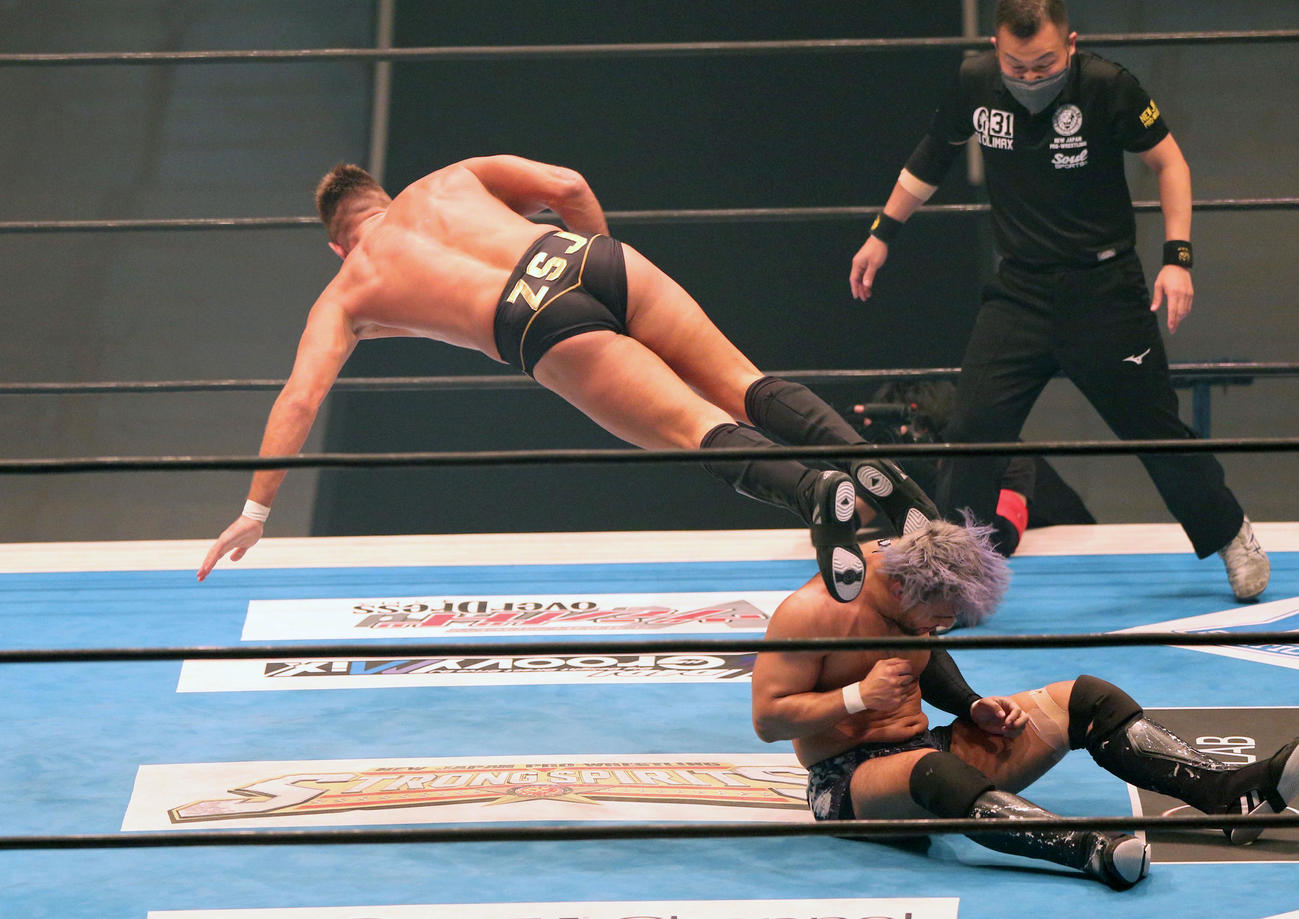 第3試合30分1本勝負「G1CLIMAX31」Aブロック公式戦　ザック・セイバーJr.対KENTA（撮影・上山淳一）