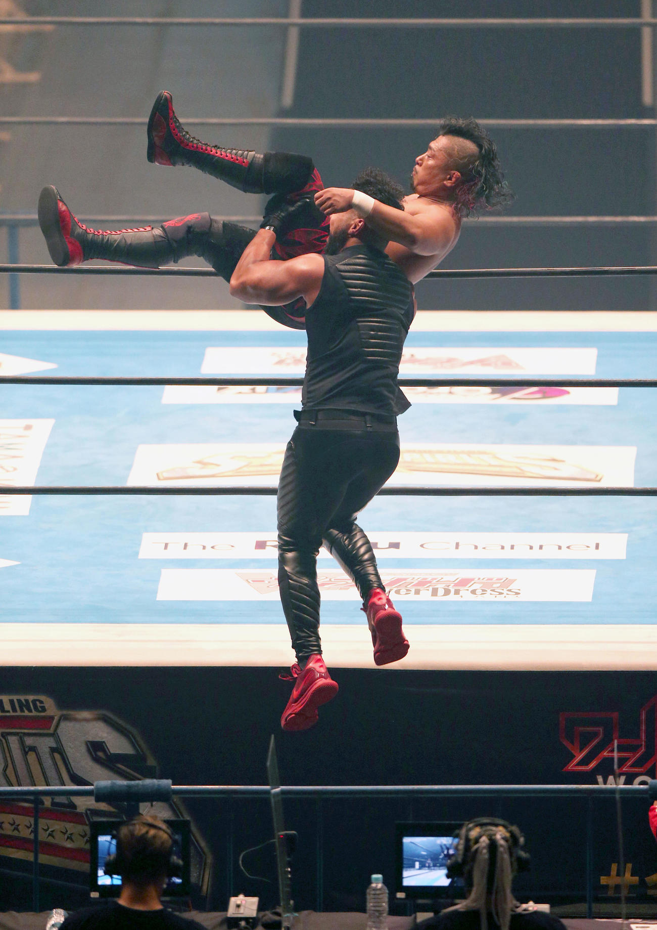 第5試合30分1本勝負「G1CLIMAX31」Aブロック公式戦　鷹木信悟対タンガ・ロア（撮影・上山淳一）