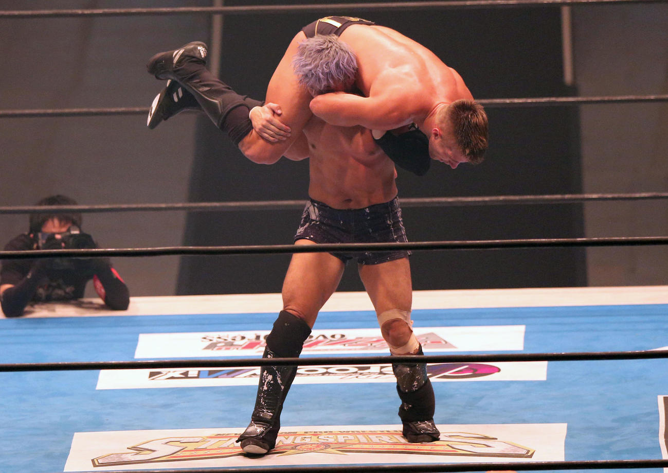 第3試合30分1本勝負「G1CLIMAX31」Aブロック公式戦　ザック・セイバーJr.対KENTA（撮影・上山淳一）