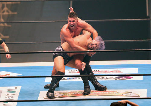 第3試合30分1本勝負「G1CLIMAX31」Aブロック公式戦　ザック・セイバーJr.対KENTA（撮影・上山淳一）