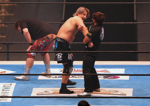第4試合30分1本勝負「G1CLIMAX31」Aブロック公式戦　矢野通対高橋裕二郎（撮影・上山淳一）