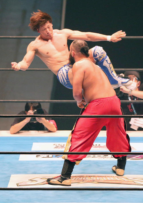 第6試合30分1本勝負「G1CLIMAX31」Aブロック公式戦　飯伏幸太対グレート－O－カーン（撮影・上山淳一）