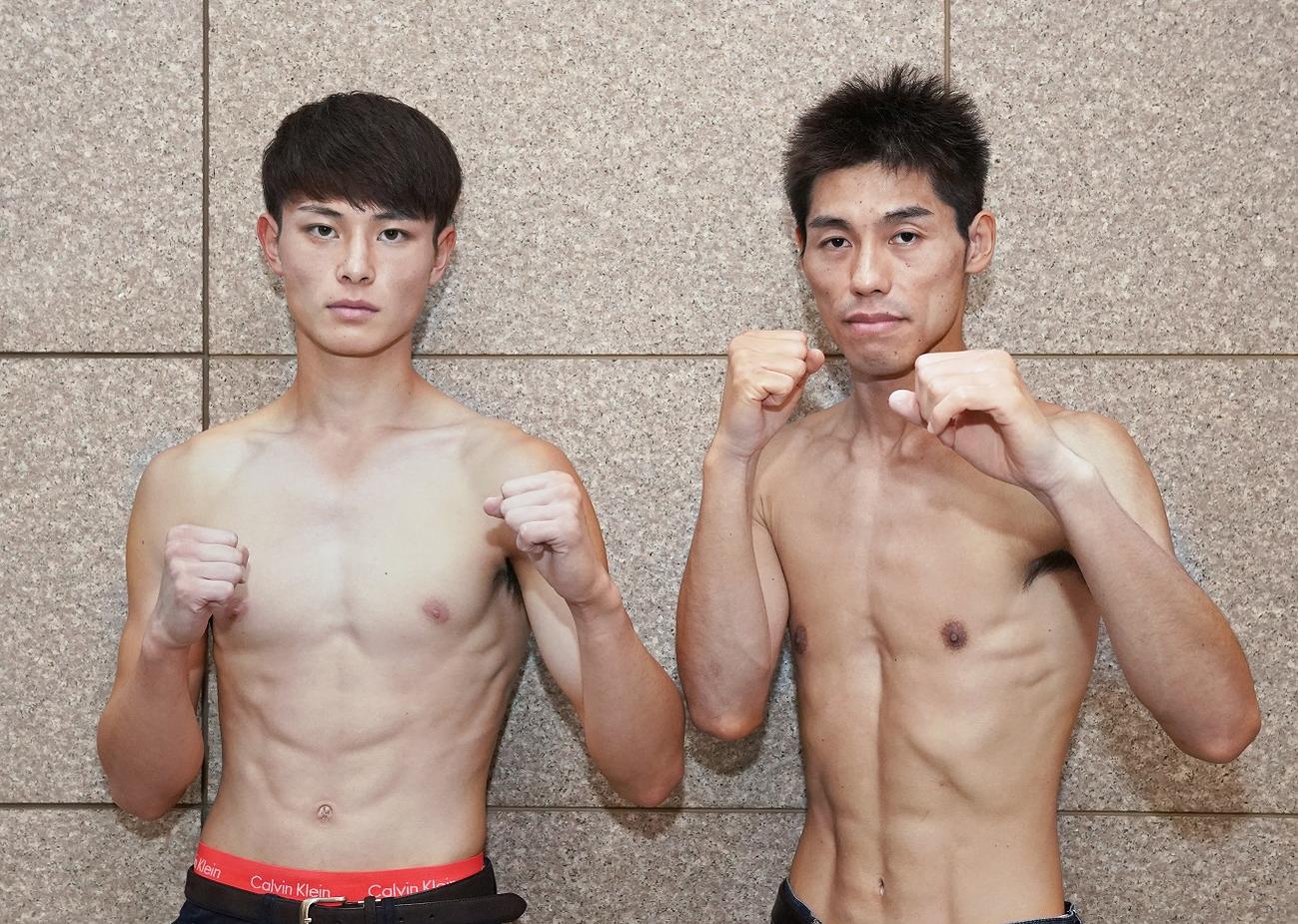 デビュー戦に向けて計量パスした輪島功一氏の孫、磯谷（左）。右は対戦相手の羽賀（三迫ジム提供）