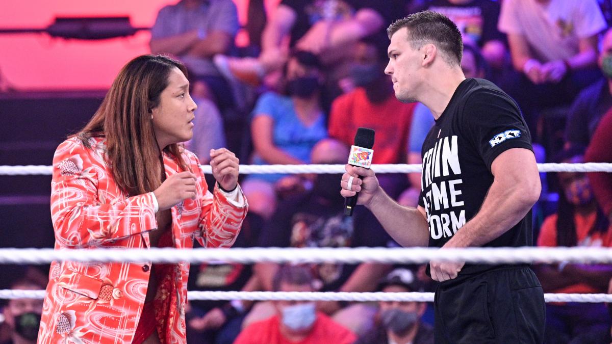 グリード（右）と対峙（たいじ）したイケメン二郎（C）2021 WWE, Inc. All Rights Reserved.