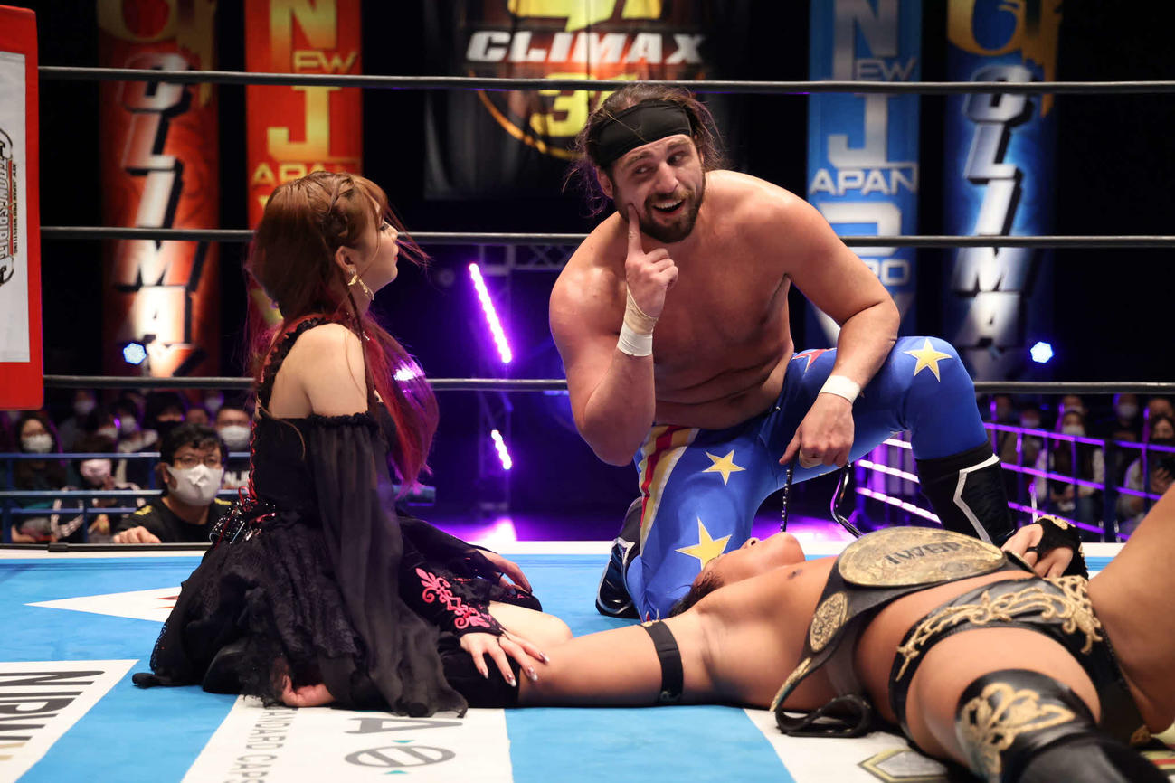 オーエンズがあべみほに キスミー 連発 手負いのタイチ痛めつけ２勝目 プロレス 日刊スポーツ