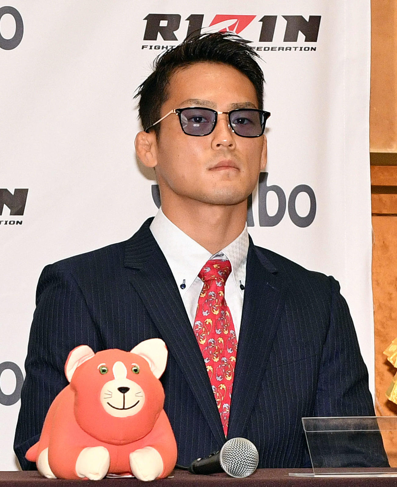 斎藤裕と対戦が決まり会見に臨む牛久絢太郎（2021年10月4日）