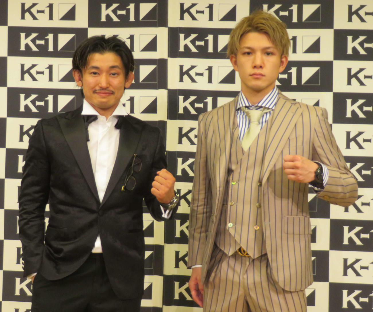 12月4日のK－1大阪大会で、玖村修（右）と対戦することが決まった才賀