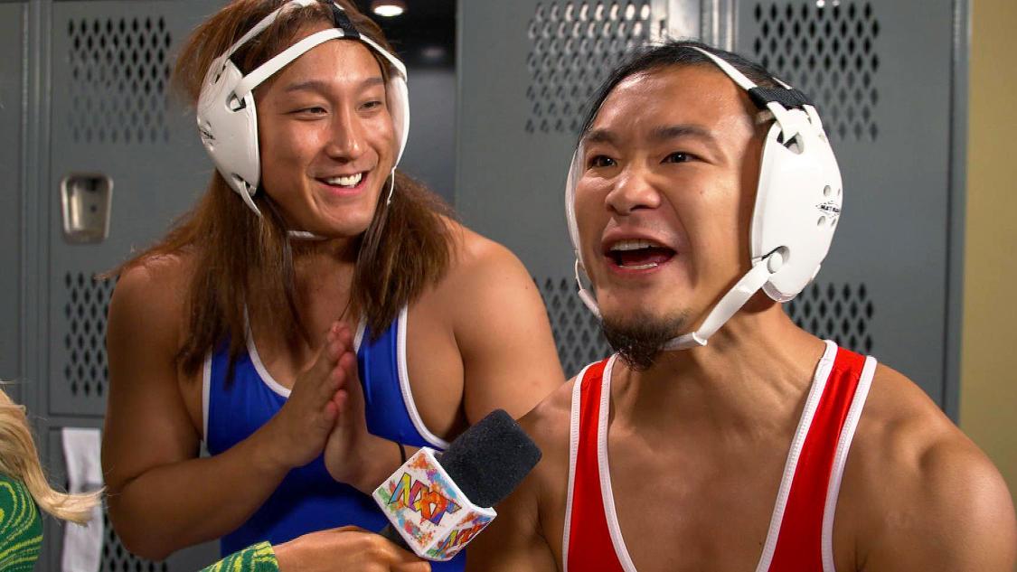 ユニット名が「ジャケット・タイム」に決まったKUSHIDA（右）とイケメン二郎（C）2021 WWE, Inc. All Rights Reserved.