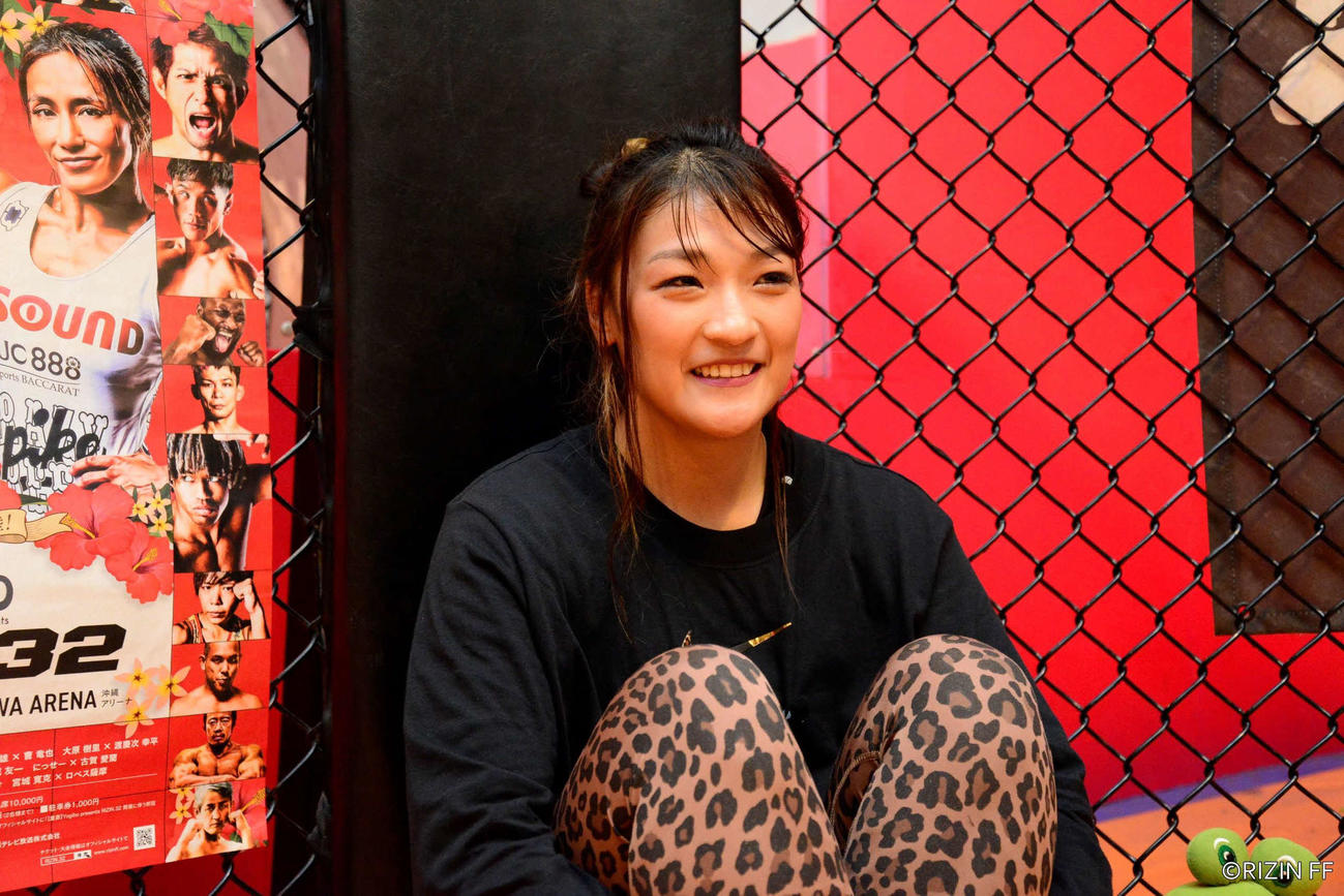 公開練習でインタビューを受けるRENA（RIZIN FF提供）