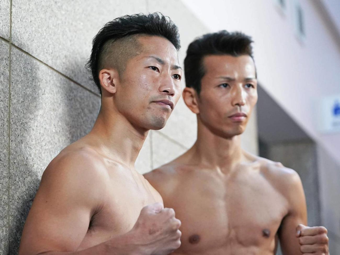 WBOアジア・パシフィック・スーパーバンタム級王座決定戦に向け、計量パスした井上拓真（左）と和気慎吾（大橋ジム提供）