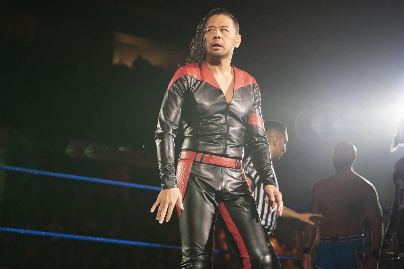 反則裁定による勝利で王者対決を制したＷＷＥインターコンチネンタル王者中邑真輔（ＷＷＥ提供）