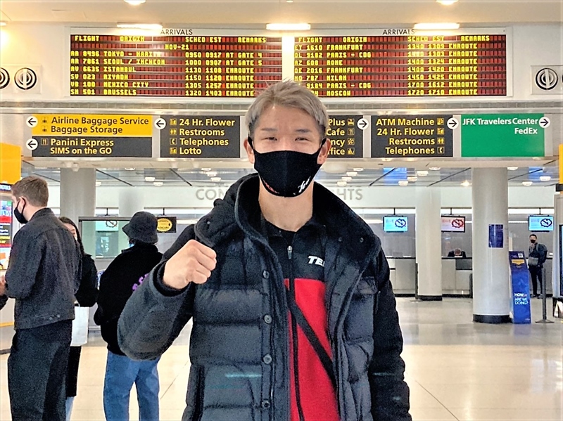 27日の世界王座決定戦に備え、米ニューヨークに到着したIBF世界スーパーフェザー級3位尾川（帝拳ジム提供）