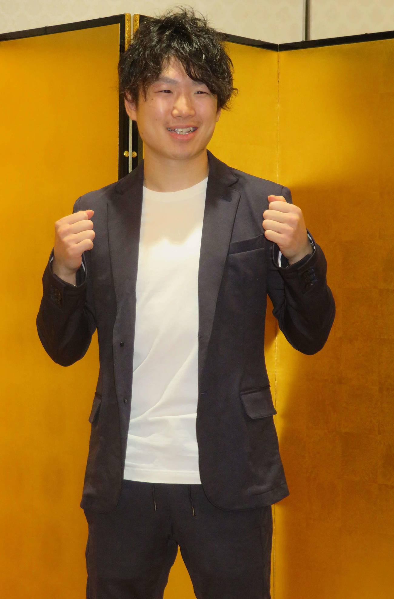 記者会見で現役続行を表明した前WBC世界ライトフライ級王者寺地拳四朗