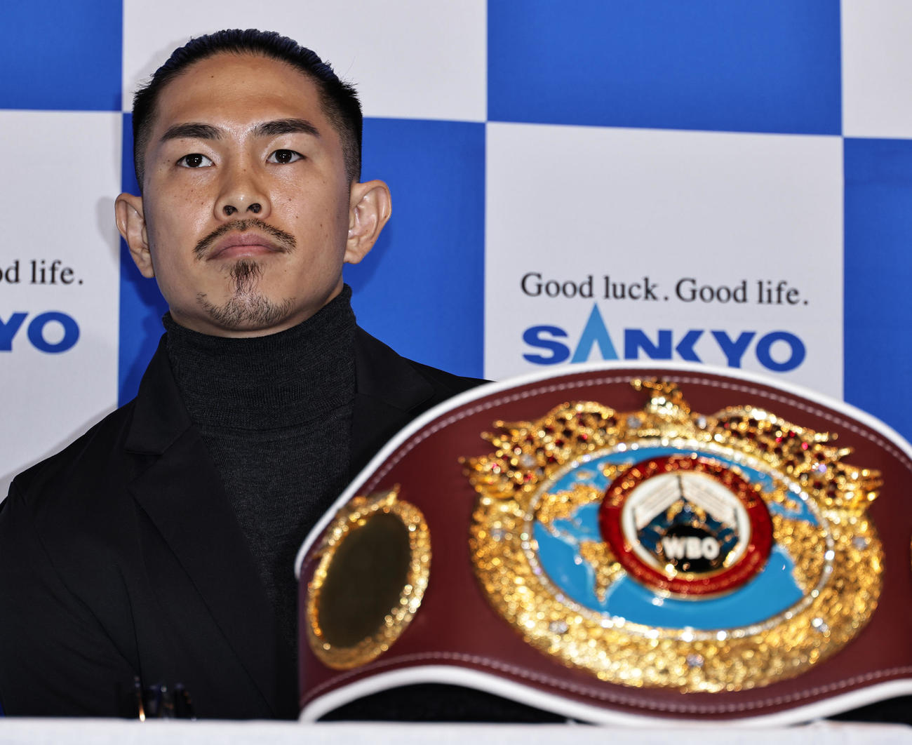 WBO・IBF世界スーパーフライ級王座統一戦の会見を行うWBO世界スーパーフライ級王者井岡一翔（撮影・中島郁夫）