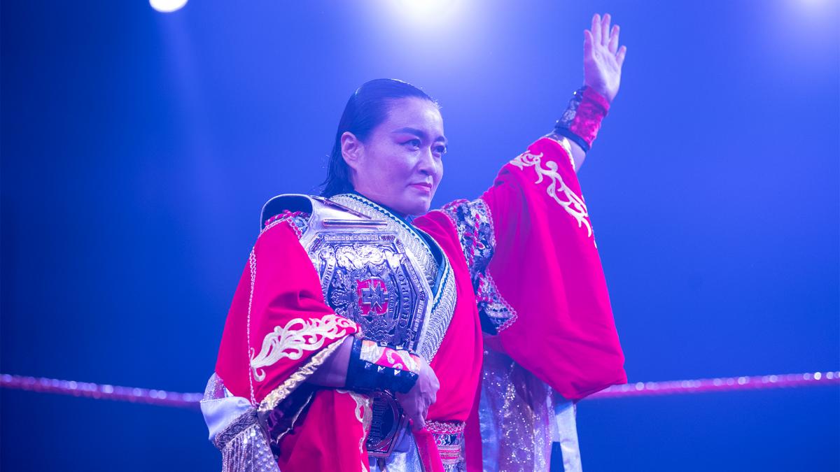 ニーナ・サミュエルズの挑発を受けTNXT UK女子王者里村明衣子（C）2021 WWE, Inc. All Rights Reserved.