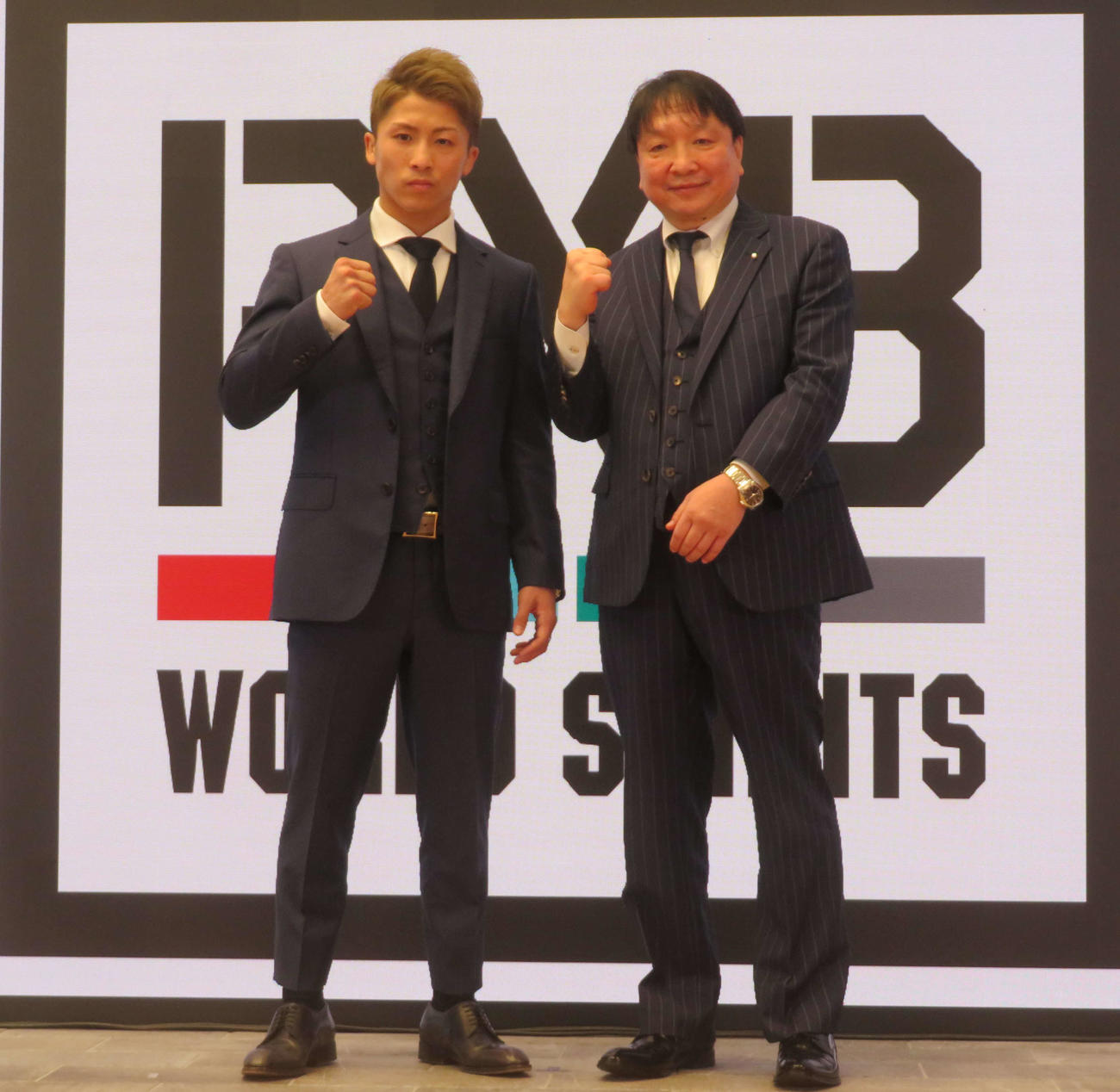 12月の防衛戦のPPV生配信発表の会見に登場した井上尚弥（左）と所属ジムの大橋秀行会長