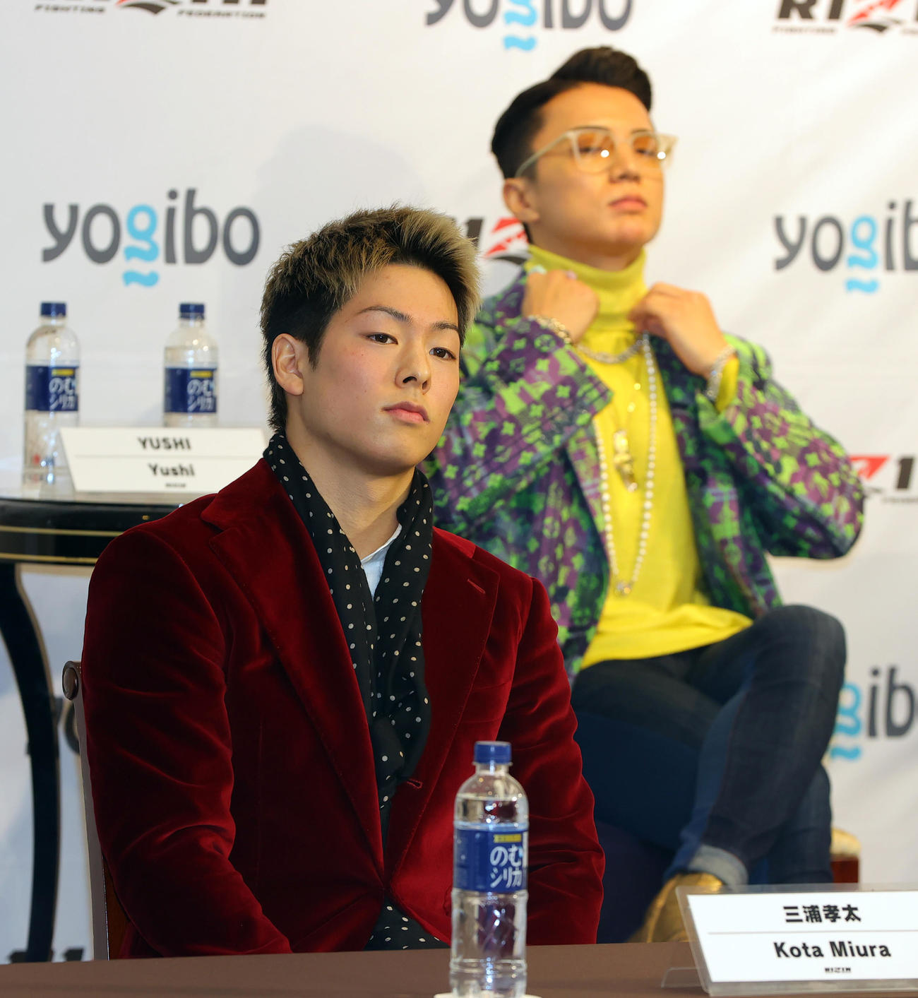 RIZIN．33の対戦カード発表会見を行った三浦孝太（左）とYUSHI（撮影・野上伸悟）