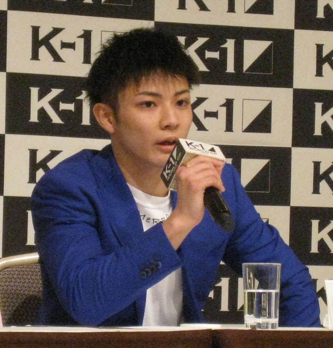 会見で自信を見せる玖村将史（撮影・吉池彰）