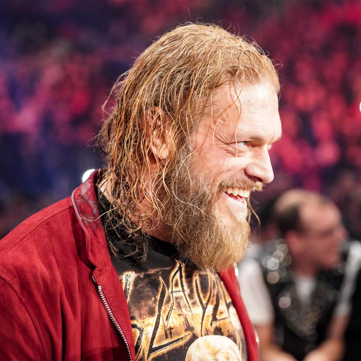 不敵な笑みを浮かべた「R指定の男」エッジ（C）2021 WWE, Inc. All Rights Reserved.