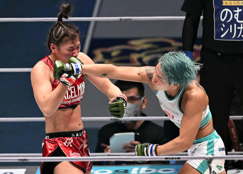 RIZIN】シュートボクシングの女王RENA、パク・シウに判定負け