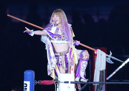 新日本】スターダム上谷沙弥が“師匠”中野たむと組んで3カウント奪取