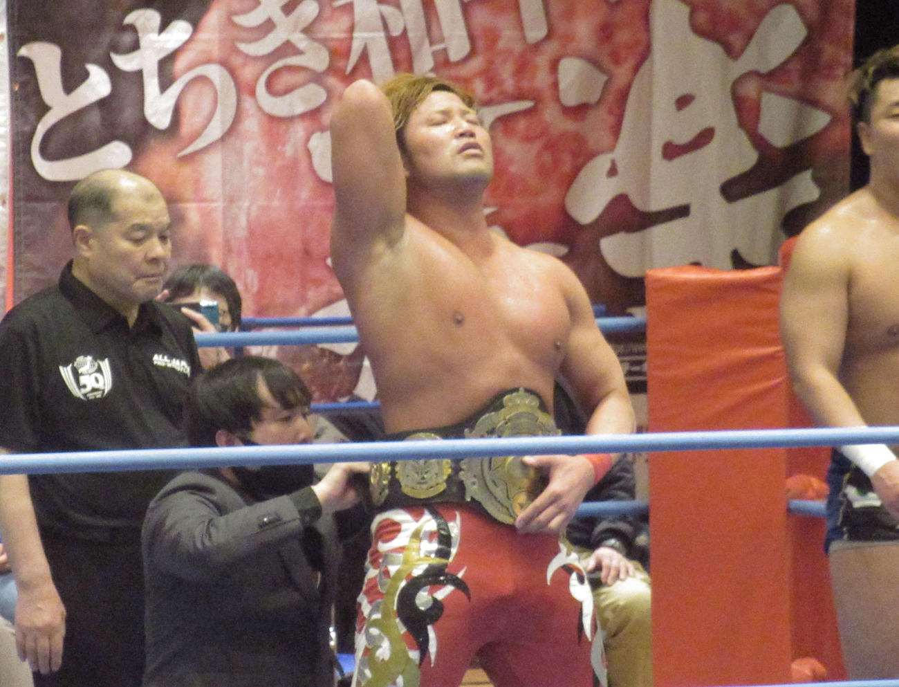 試合に勝利し、喜びの表情を浮かべる宮原（撮影・勝部晃多）