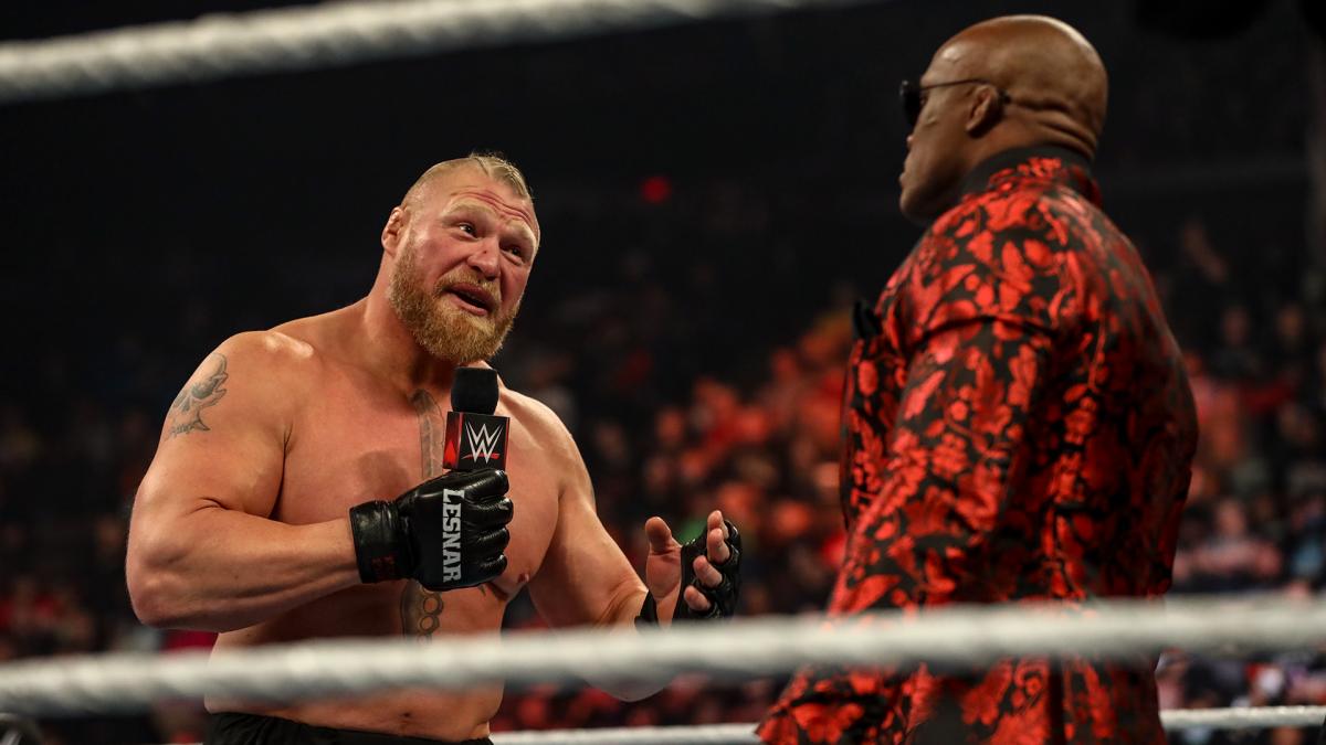 WWEヘビー級王者ボビー・ラシュリー（右）に王座挑戦を要求するブロック・レスナー（C）2022 WWE, Inc. All Rights Reserved.