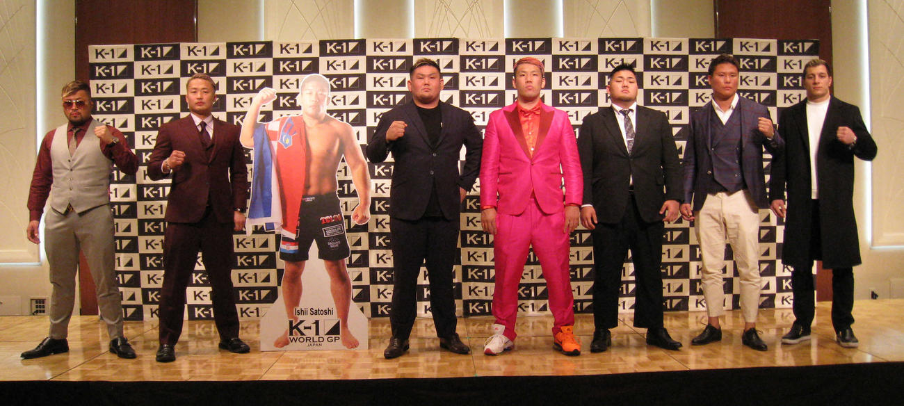 4月3日のK－1無差別級トーナメント出場が決まった京太郎（右から4人目）ら選手たち（撮影・吉池彰）