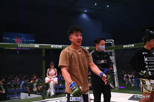 勝利した中川皓貴（C）RIZIN FF