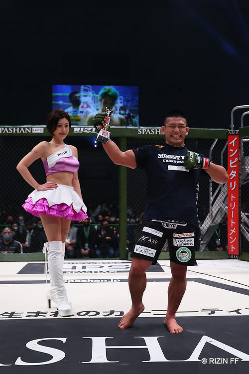 勝利したアキラ（C）RIZIN FF