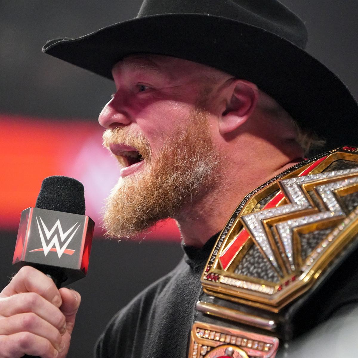 サウジアラビアでWWEヘビー級王座を取り戻し、ご満悦の王者レスナー（Ｃ）2022 WWE, Inc. All Rights Reserved.