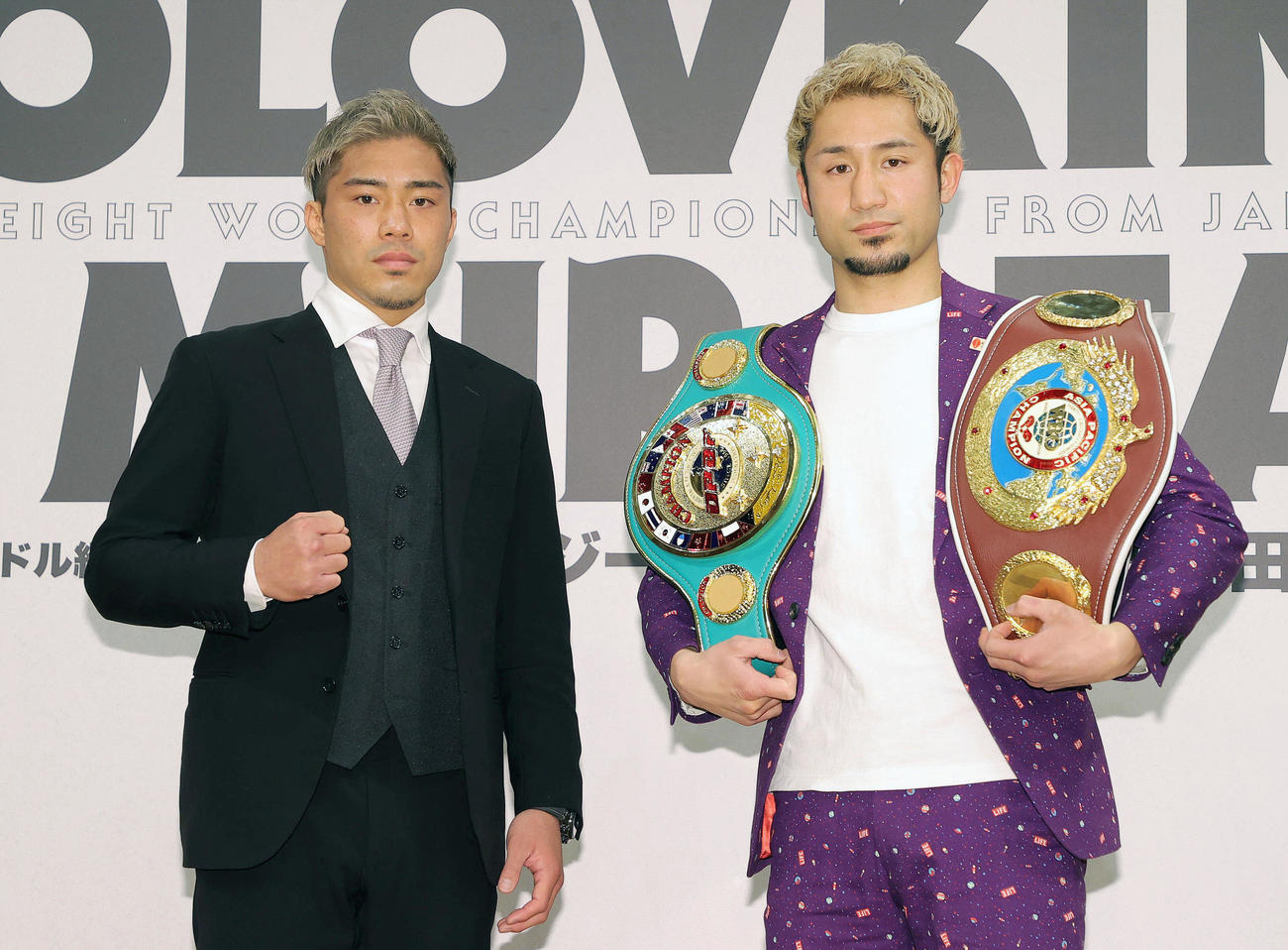対戦が決まった伊藤（左）と吉野