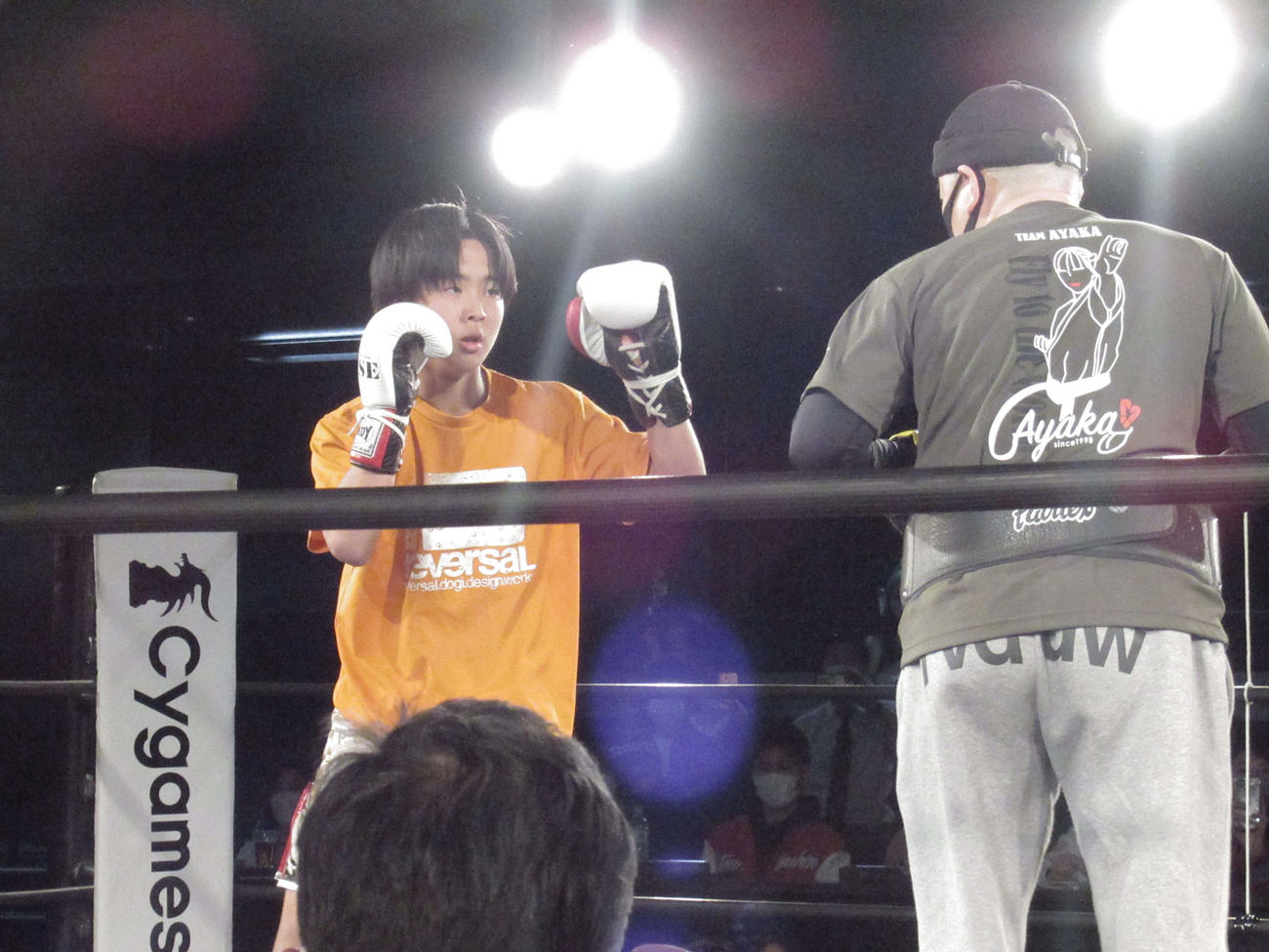 RISEファンイベントでミット打ちを披露する那須川龍（撮影・勝部晃多）