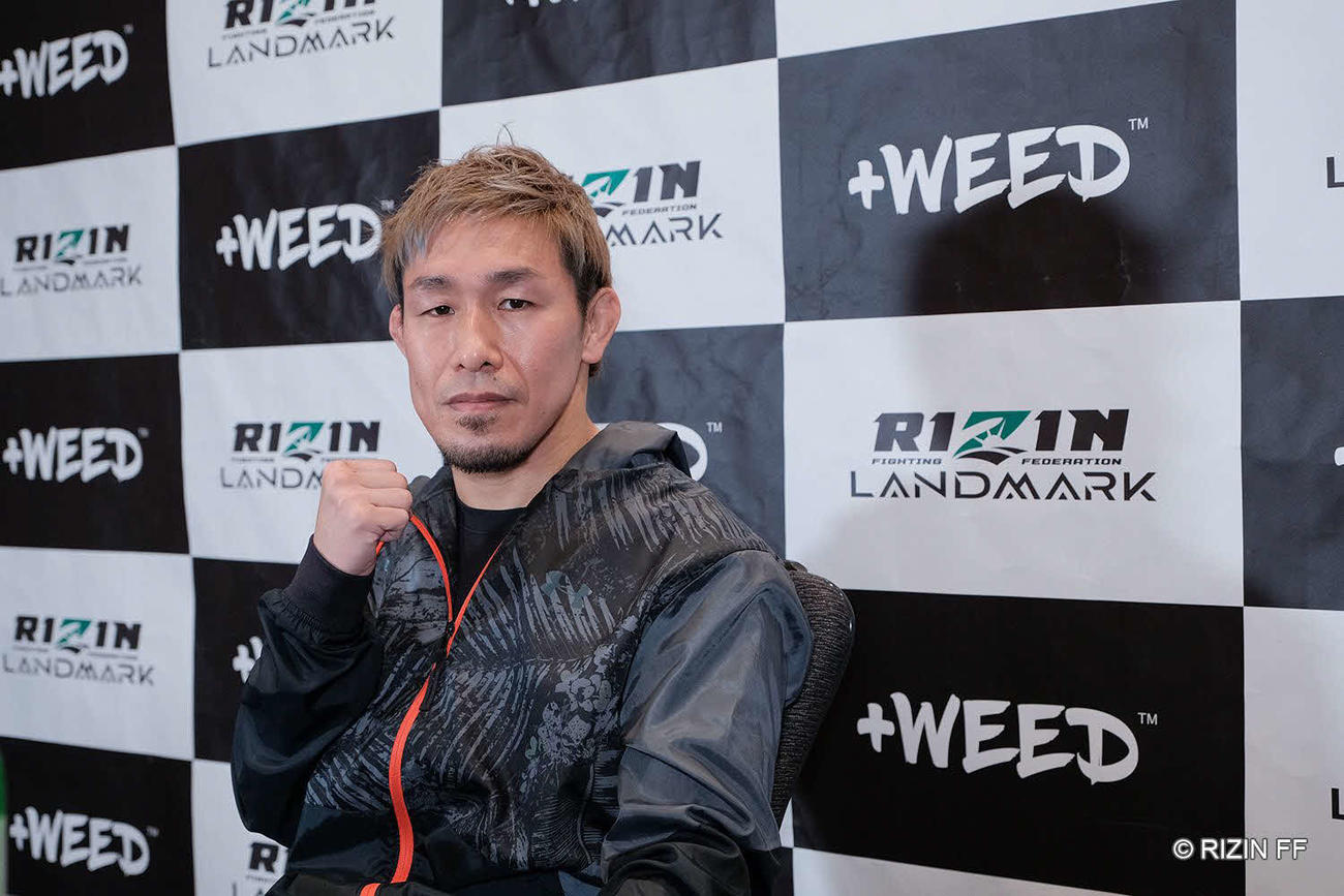 大会前インタビューを終え、ポーズを取る昇侍（提供・RIZIN FF）