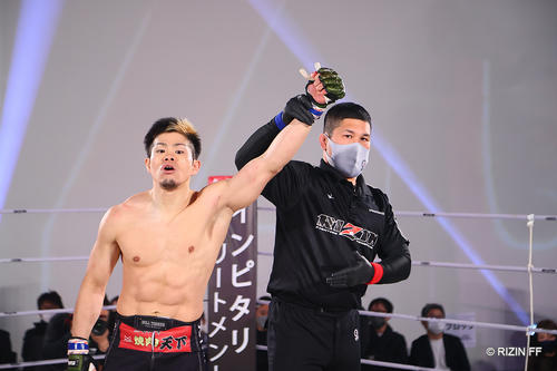 RIZIN第4試合 昇侍にTKO勝利した鈴木博昭(C)RIZIN FF