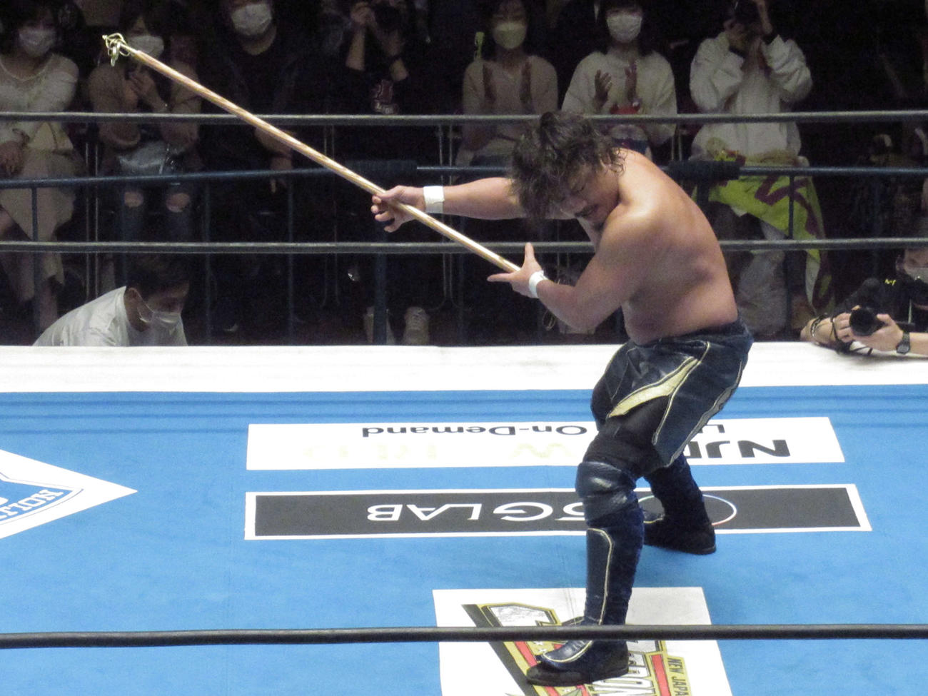 邪羅蛇羅棒を持つ後藤（撮影・勝部晃多）