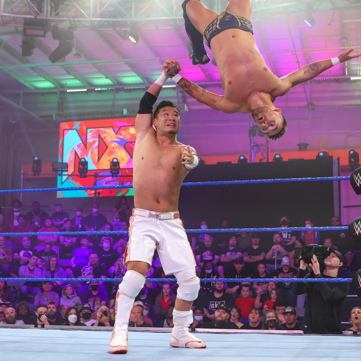 Aキッド（右）とのシングル戦に敗れたKUSHIDA（C）2022 WWE, Inc. All Rights Reserved.