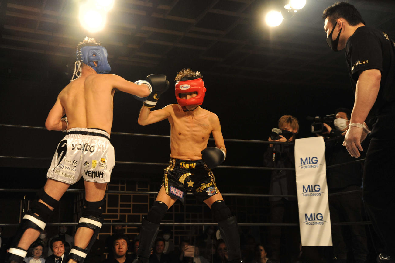 EXECUTIVE FIGHT～武士道～に出場した元光GENJIの大沢樹生（右）（撮影・松尾幸之介）