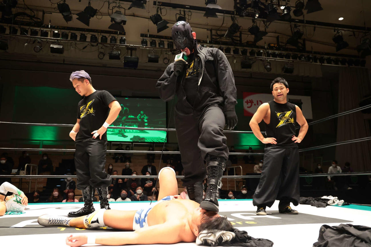 ノアのリングを制圧したZ－Bratsの3人（提供・プロレスリング・ノア）