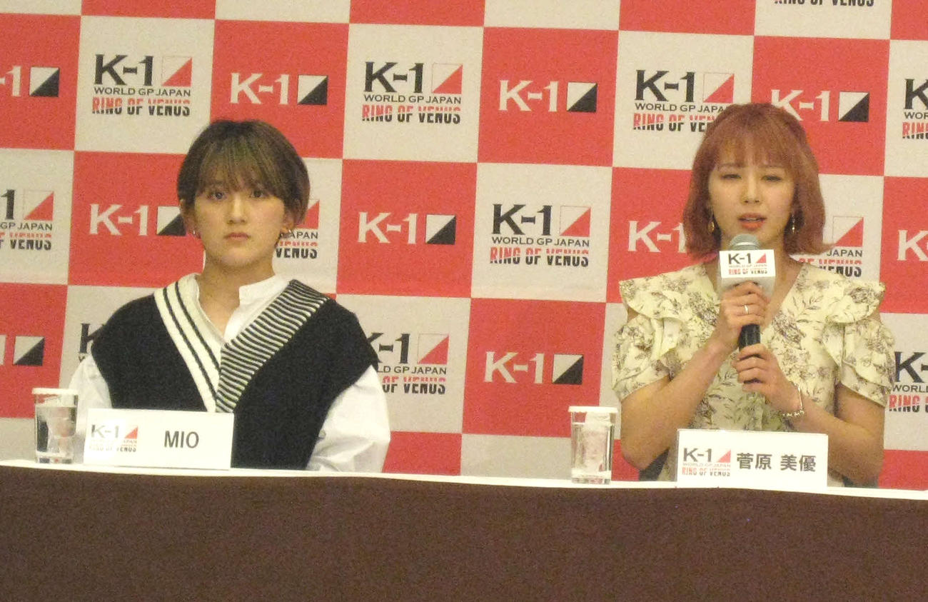 会見の席が隣同士となり、コメントにも熱がこもるMIO（左）と菅原美優（撮影・吉池彰）