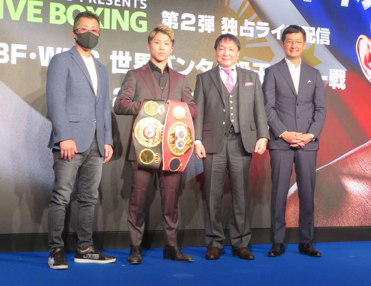 6月7日にドネアとの再戦が発表会見に臨んだWBAスーパー、IBF世界バンタム級王者井上（左から2番目）左端は父真吾トレーナー、左から3番目が大橋会長