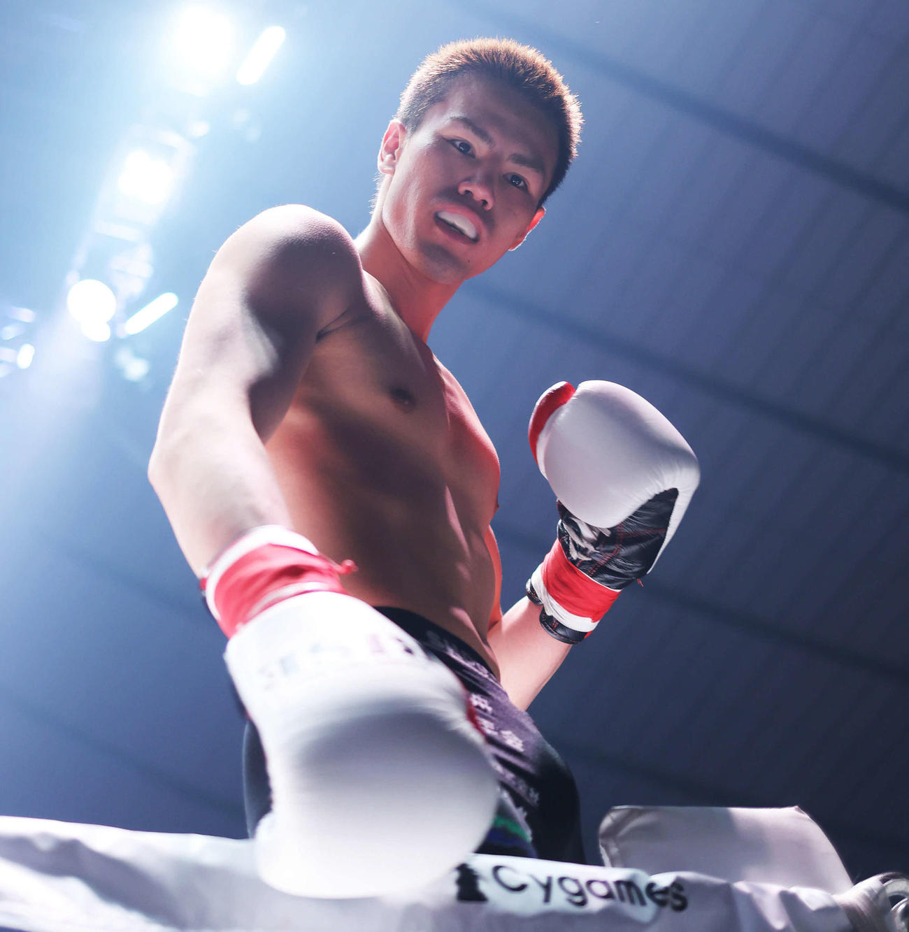 “ブラックパンサー”ベイノアに勝利する海人（撮影・河田真司）