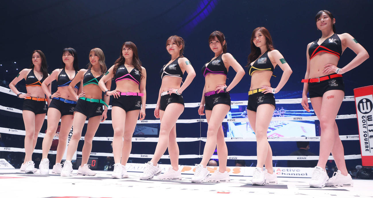 RISE ELDORADO2022　開始前、整列するラウンドガール（撮影・河田真司）