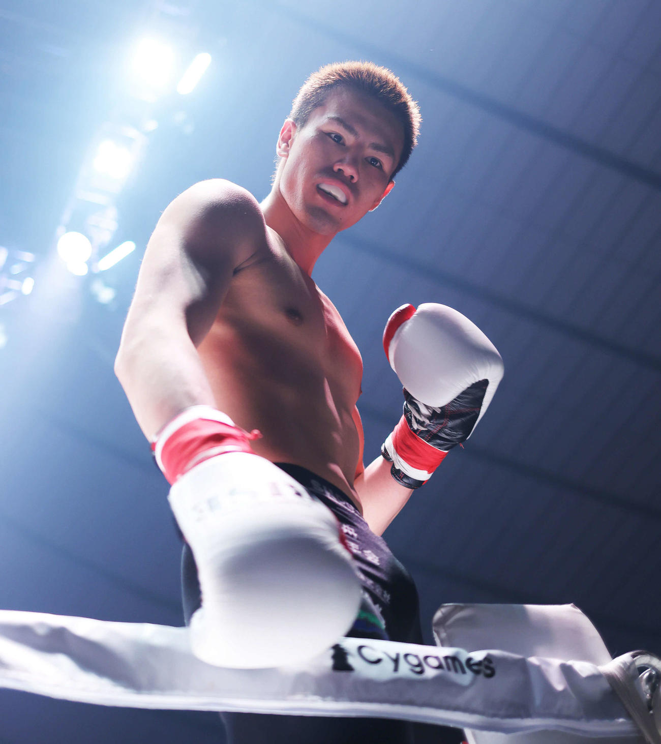“ブラックパンサー”ベイノアに勝利する海人（撮影・河田真司）