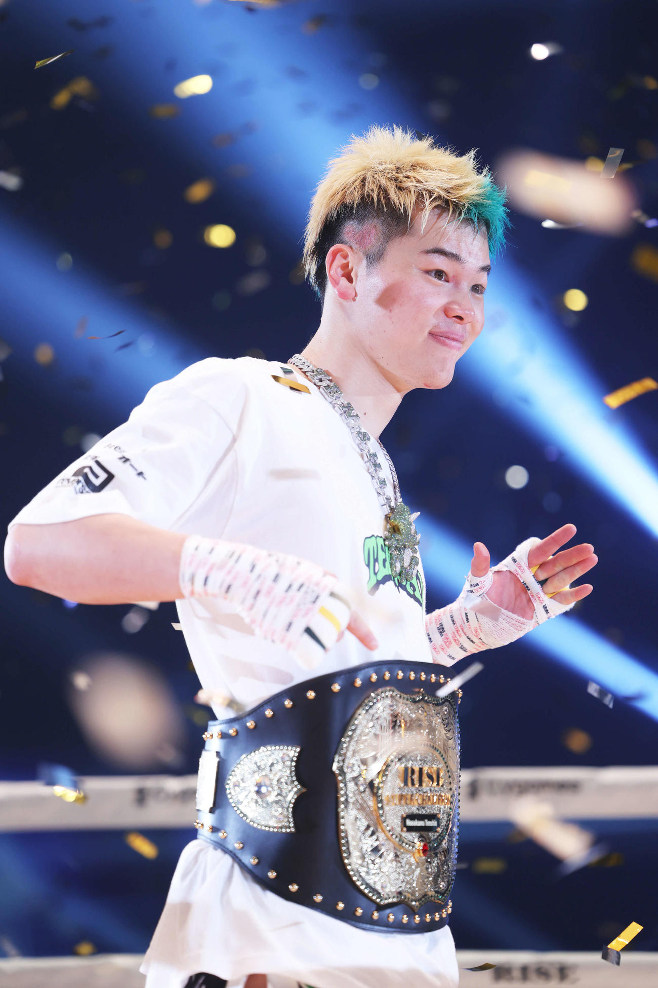 RISE Final Matchを終え、記念撮影に臨む那須川天心（撮影・河田真司）