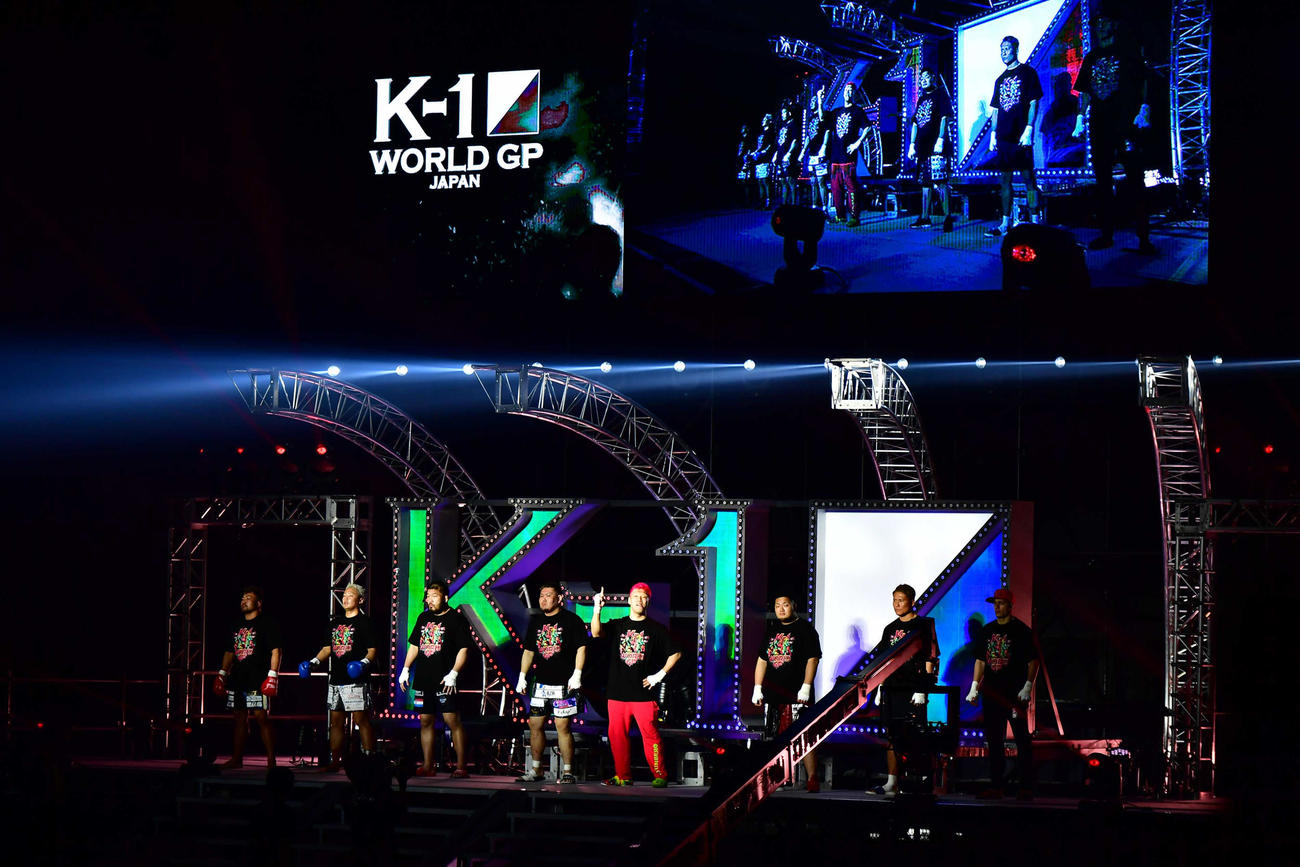K－1 WORLD GP 2022 JAPAN～K'FESTA.5～のオープニングセレモニーでK－1 WORLD GP2022 K－1無差別級トーナメントに臨む選手たち（撮影・小沢裕）