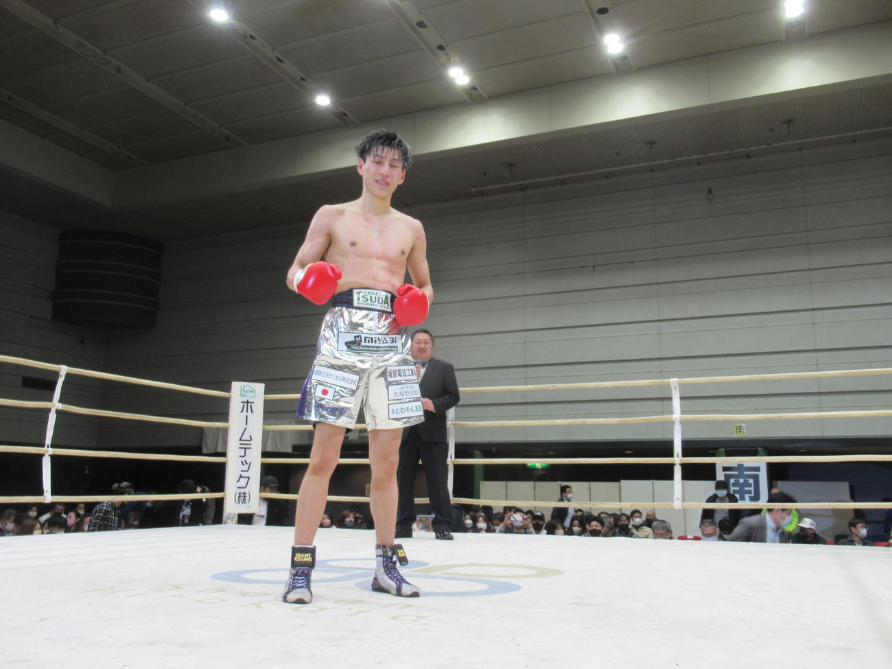 8回TKO勝ちした下町（撮影・実藤健一）