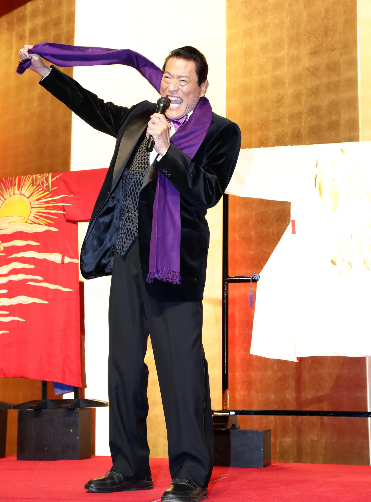 「1、2、3、ダーッ！」と気合を入れるアントニオ猪木氏（2020年2月撮影）